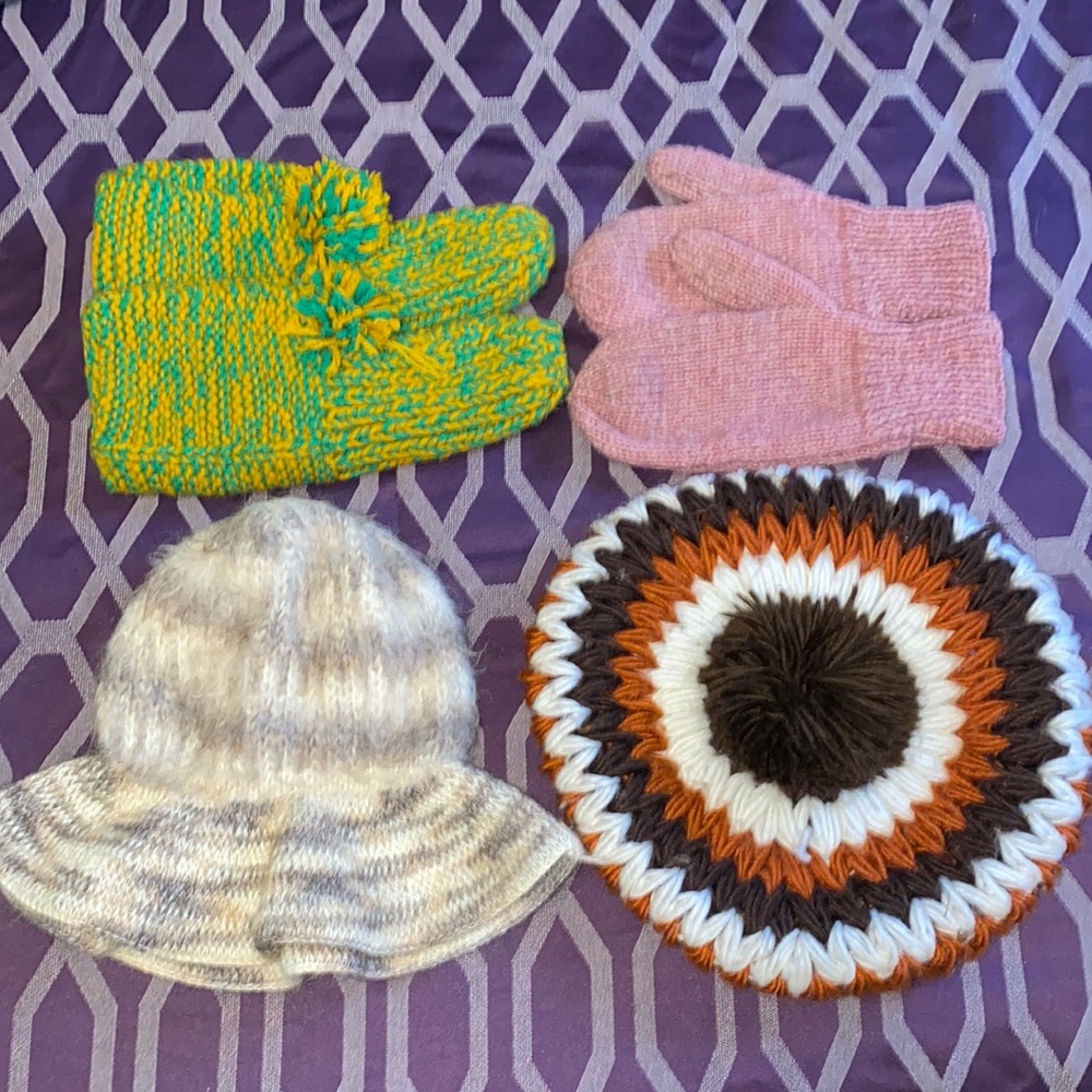 VTG knit lot! Stock up! Mittens, hats, beret, slippers.
